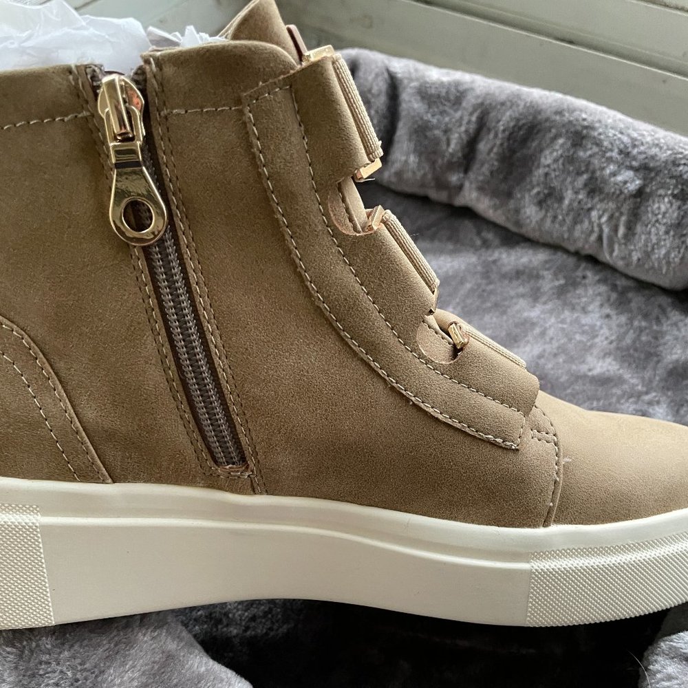 Yellow Box Brand Sneakers - Very Cool! 8.5 Brand New